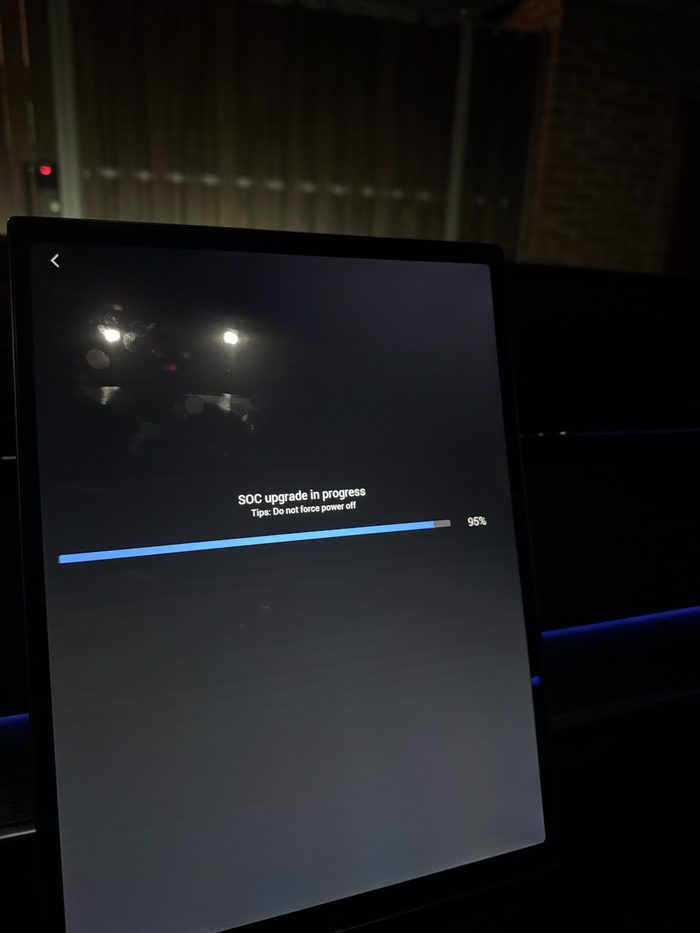Экран SOC upgrade in progress